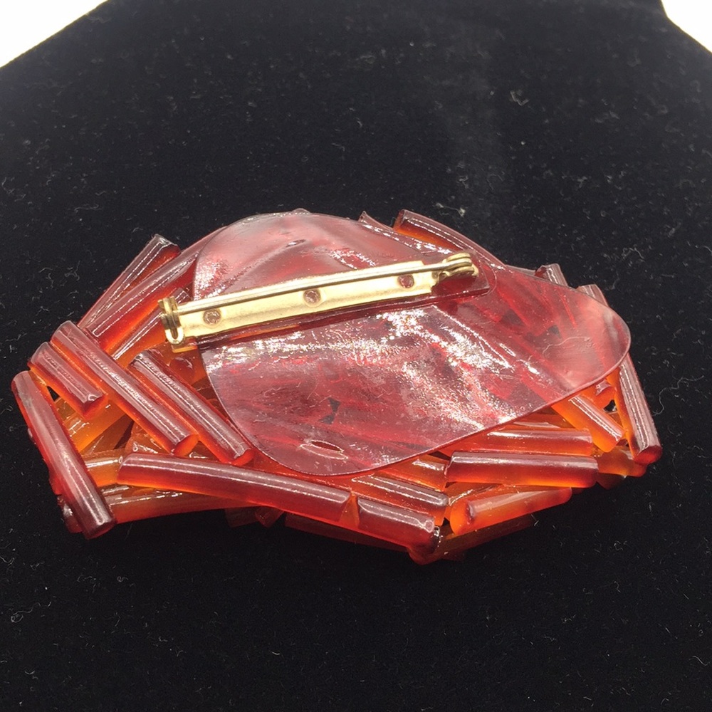 Vintage amber lucite brooch - Picture 4 of 5